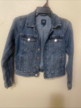 GAP Girl’s Medium Blue Denim Jacket with Button Front, size XL junior